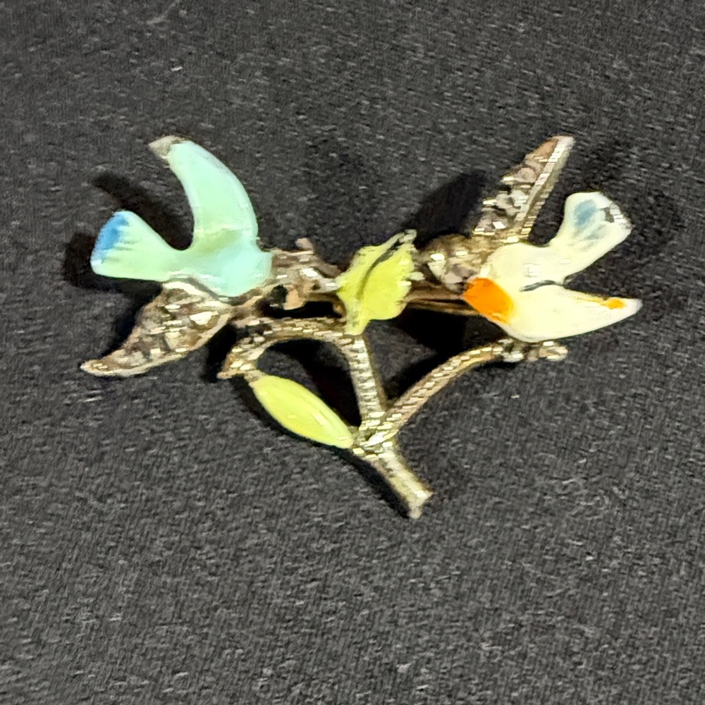 1940’s marcasite and enamel lovebirds brooch